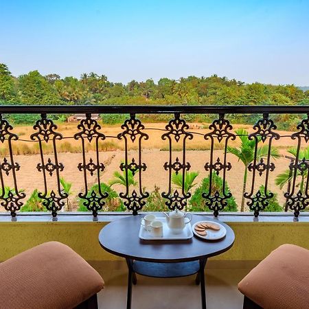 Saffronstays Ocean Breeze, Guhāgar 외부 사진